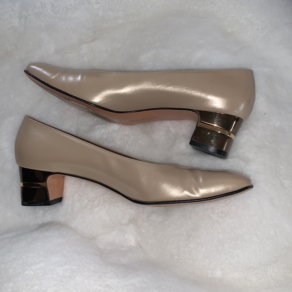 Salvatore Ferragamo shoes gold beige pumps size 7.5